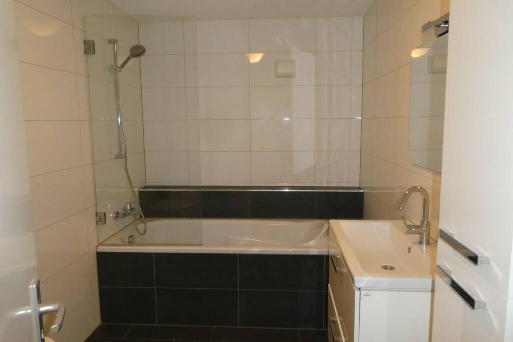 Huis Bij De Catalpa Dordrecht Luaran gambar